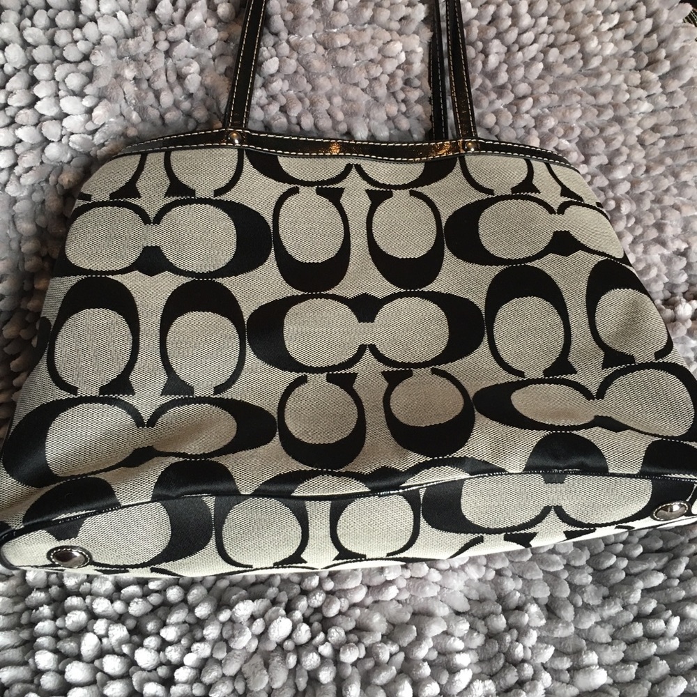 👜👛🐎Coach kisslock🖤🤍🩶 - Picture 3 of 8